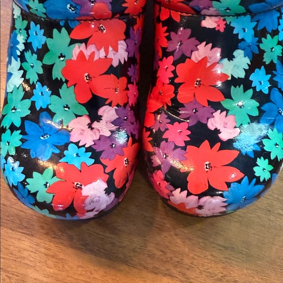 Dansko Floral w/Black Background Shoes - Picture 8 of 8